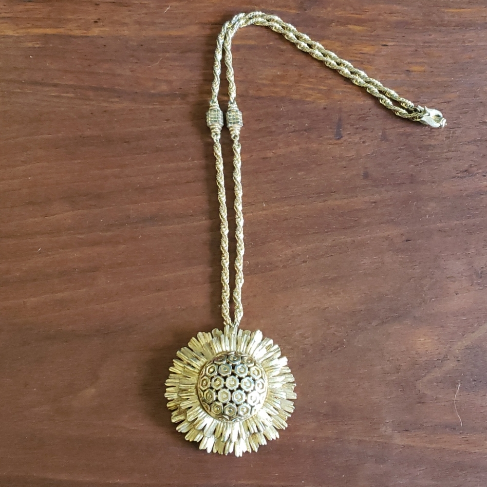 VTG Gold Sunburst Flower Necklace